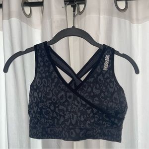 Gymshark Adapt Animal Seamless Crossover Sports bra, black leopard. Size medium